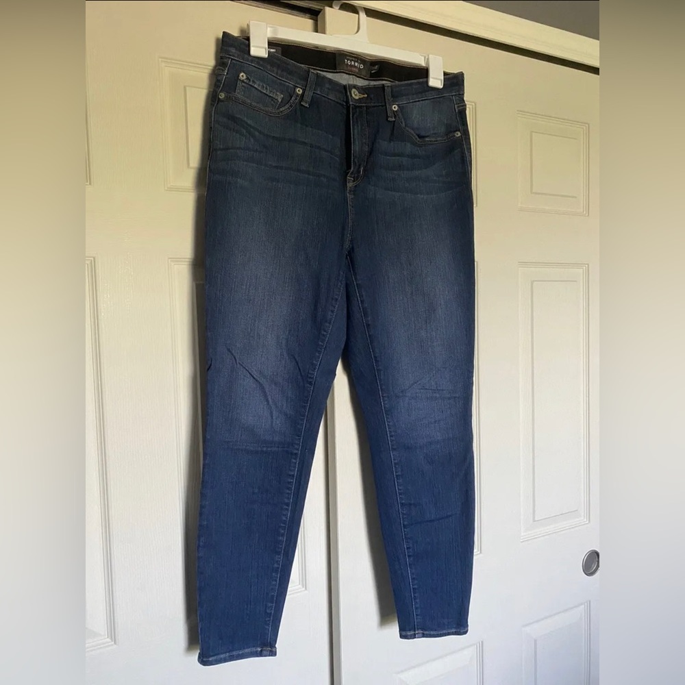 Torrid Sky High Skinny Jeans Size 16